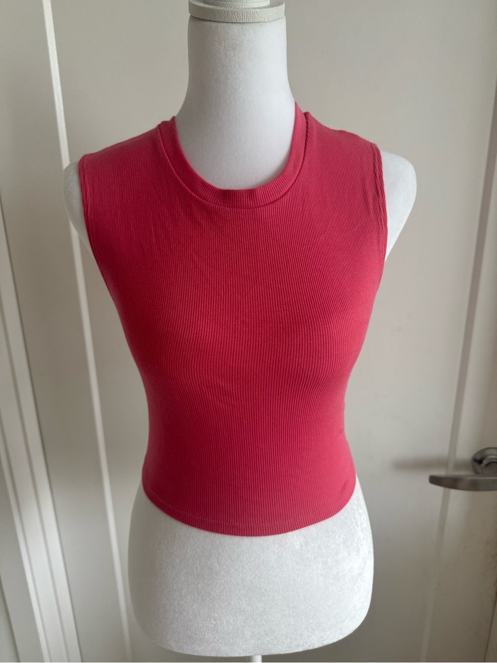 Reformation Women’s Sleeveless Ribbed Crop Tank Top - Pink